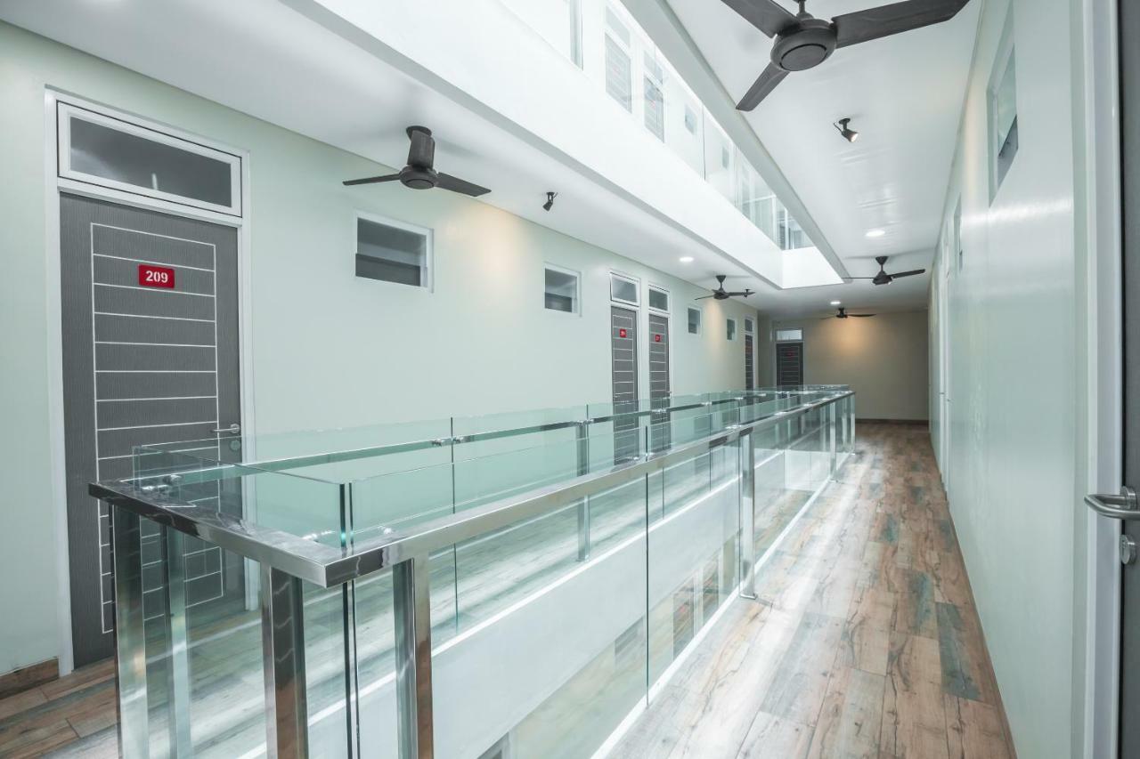 Super Oyo 1487 Residence Khoe Jakarta Exteriör bild