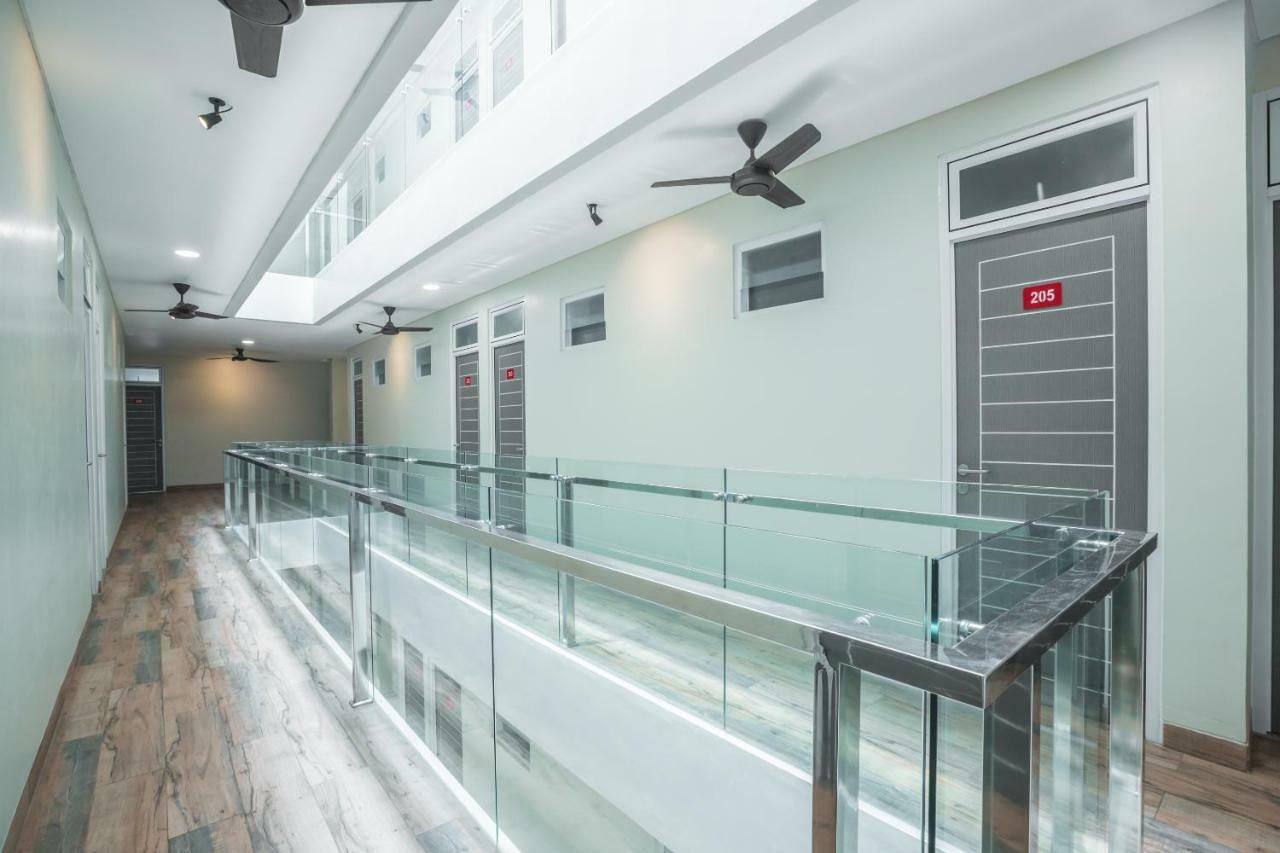Super Oyo 1487 Residence Khoe Jakarta Exteriör bild