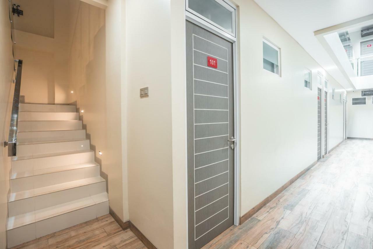 Super Oyo 1487 Residence Khoe Jakarta Exteriör bild